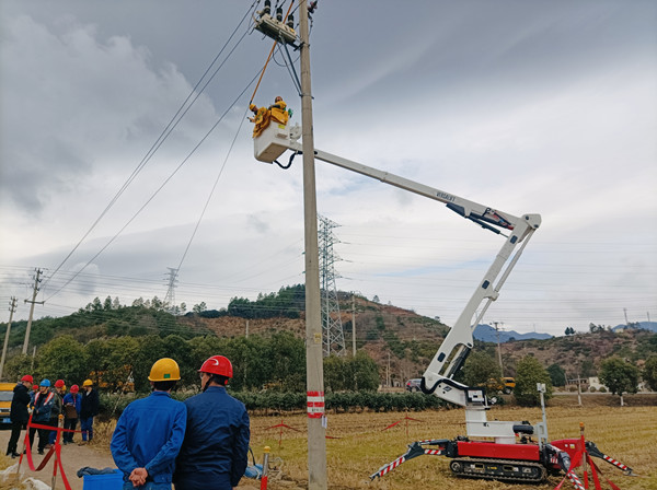 國網(wǎng)寧波奉化供電首次開展履帶式絕緣斗臂車帶電作業(yè)