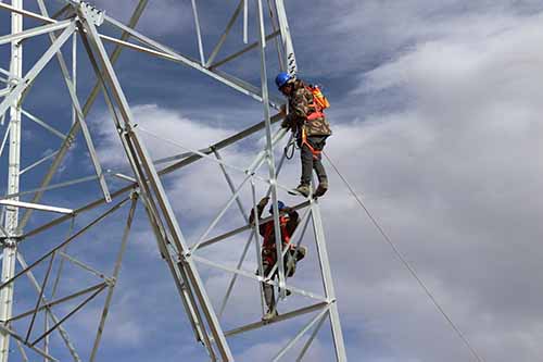 中國安能首個(gè)高海拔地區(qū)應(yīng)急輸變電工程通電