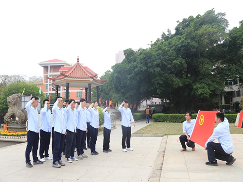 國家能源集團(tuán)福建晉江熱電公司團(tuán)委組織開展“學(xué)黨史、祭英烈、當(dāng)先鋒”主題團(tuán)日活動