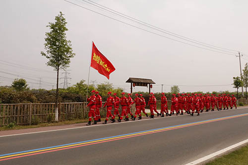 中國安能第二工程局常州分公司搶險救援大隊(duì)黨日活動上演拉練與黨史教育“二重奏”