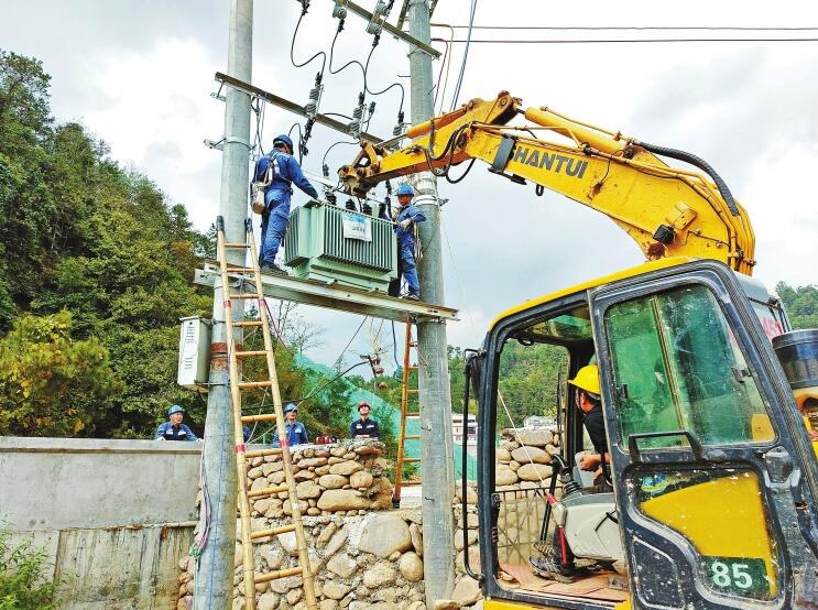 南方電網(wǎng)公司加強(qiáng)農(nóng)村電網(wǎng)建設(shè)，以充足電力激發(fā)鄉(xiāng)村活力