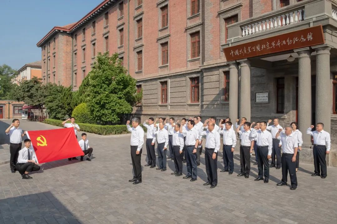 國(guó)家能源集團(tuán)黨組成員集體參觀學(xué)習(xí) “光輝偉業(yè)、紅色序章”主題展覽