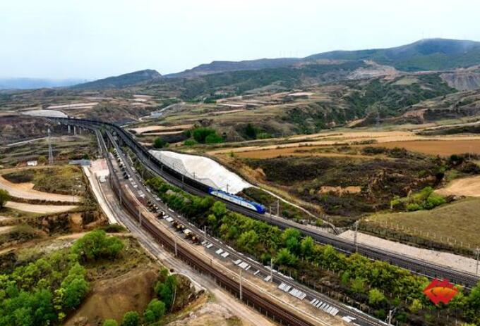 國家能源集團朔黃鐵路兩萬噸列車累計運輸煤炭超10億噸