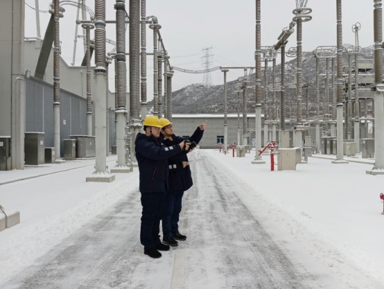 國網(wǎng)北京電力公司迎戰(zhàn)龍年首場降雪 守護(hù)首都供電安全