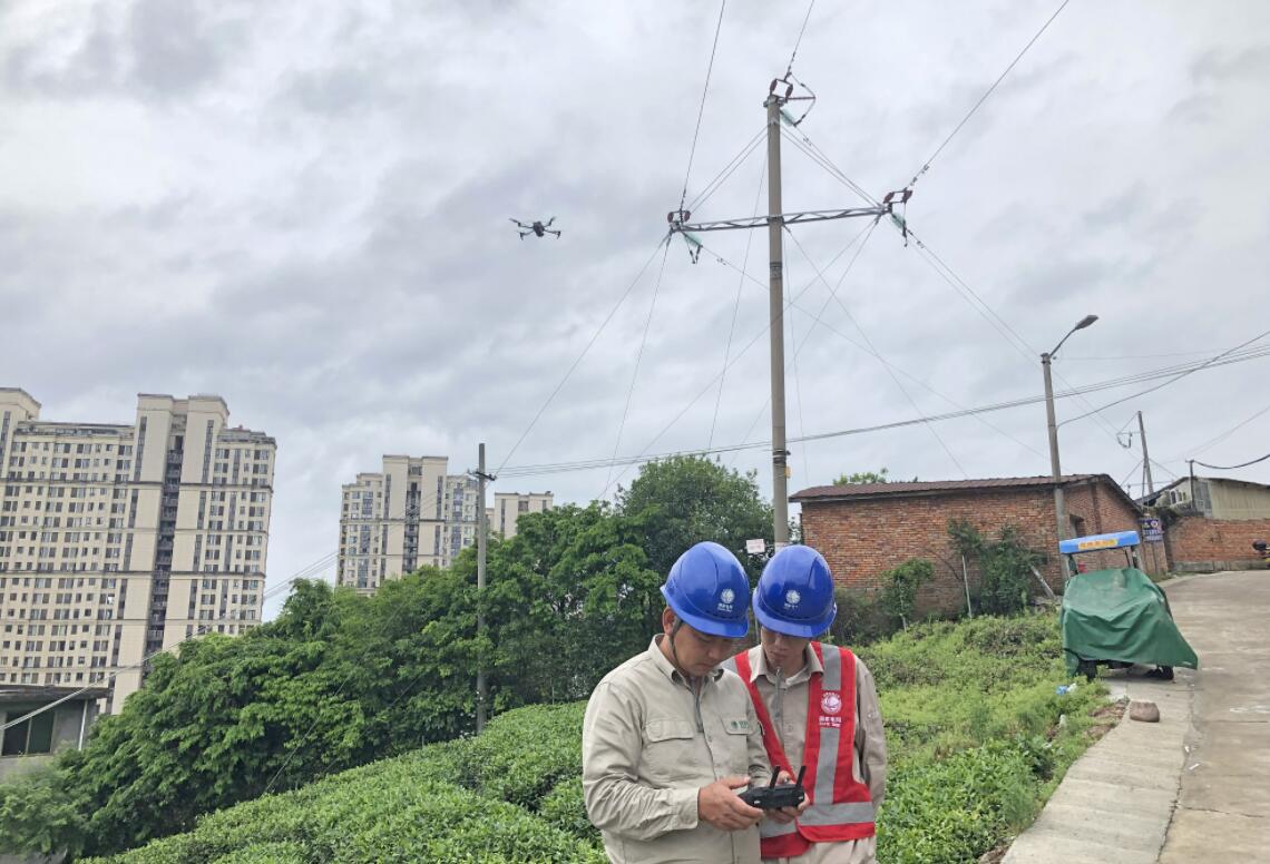 國(guó)網(wǎng)福鼎市供電公司開展雨后無人機(jī)特巡 精準(zhǔn)“把脈”電網(wǎng)安全