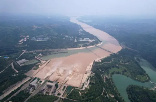 黃河小浪底水利樞紐啟動排沙泄洪