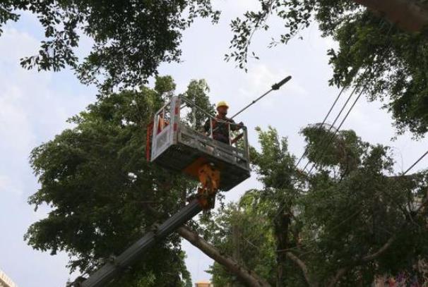 海南電網搶修攻堅，70余萬戶等待電力恢復