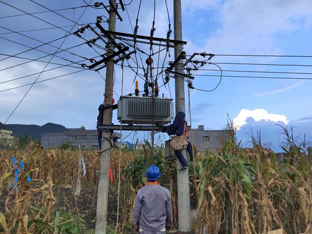 貴州畢節(jié)市郊供電局改造升級(jí)電網(wǎng)保障民生用電質(zhì)量