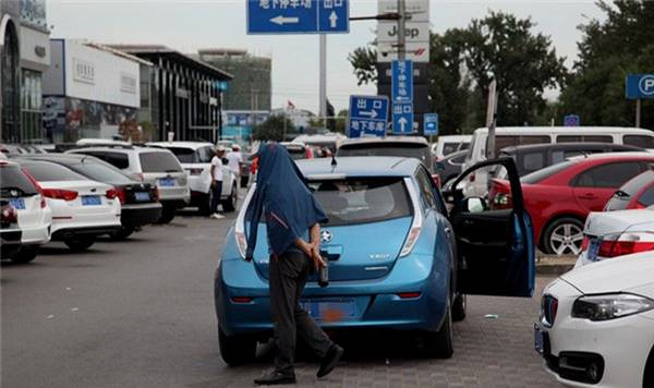 一年新車對(duì)折賣(mài) 新能源二手車何去何從？