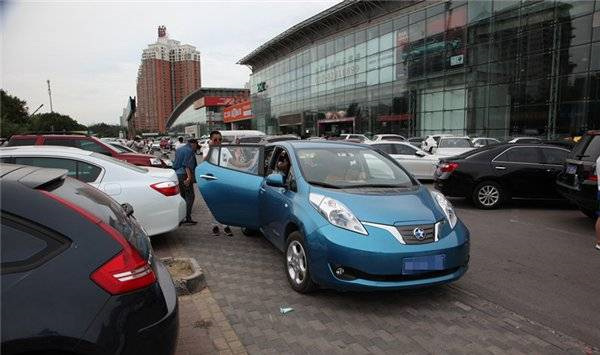 一年新車對(duì)折賣(mài) 新能源二手車何去何從？