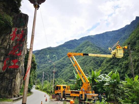 全國首例20千伏帶電作業(yè)研究在云南獨(dú)龍江驗(yàn)證成功